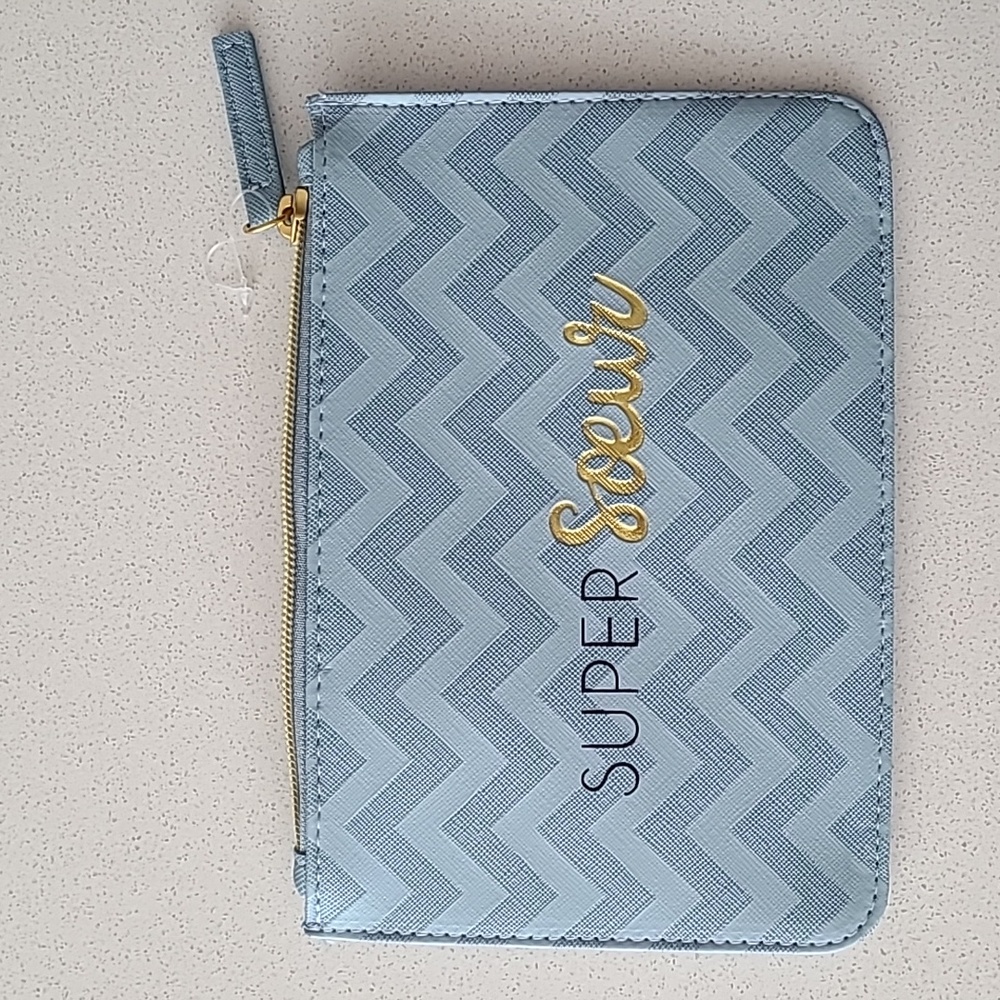 *closet clearout* 2/$20 NWOT - Pouch "Super Soeur" (sister)
